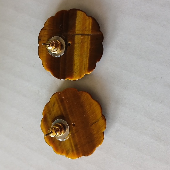Earrings...Vintage Carved Brown Button Earrings - Picture 2 of 5